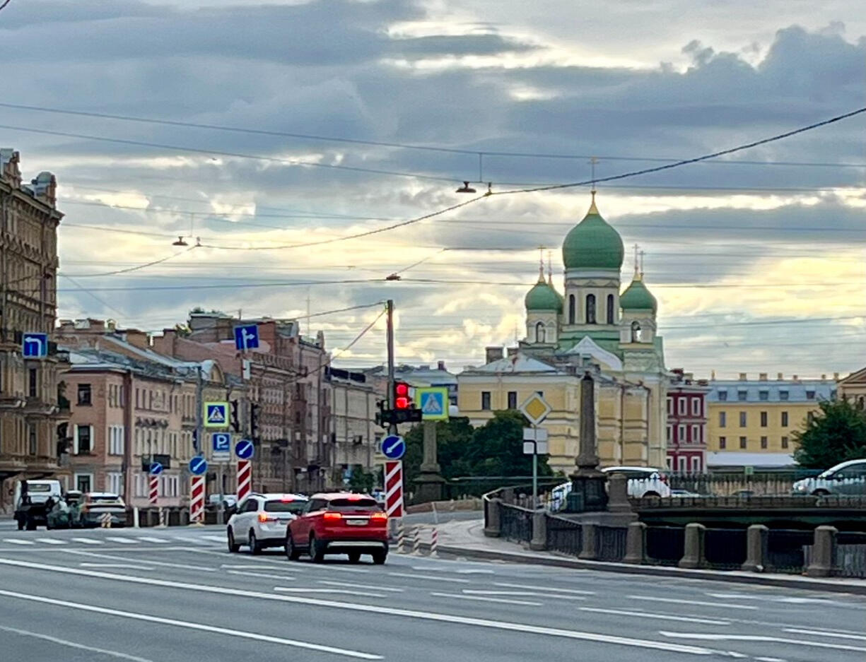 Возле дома Возле дома